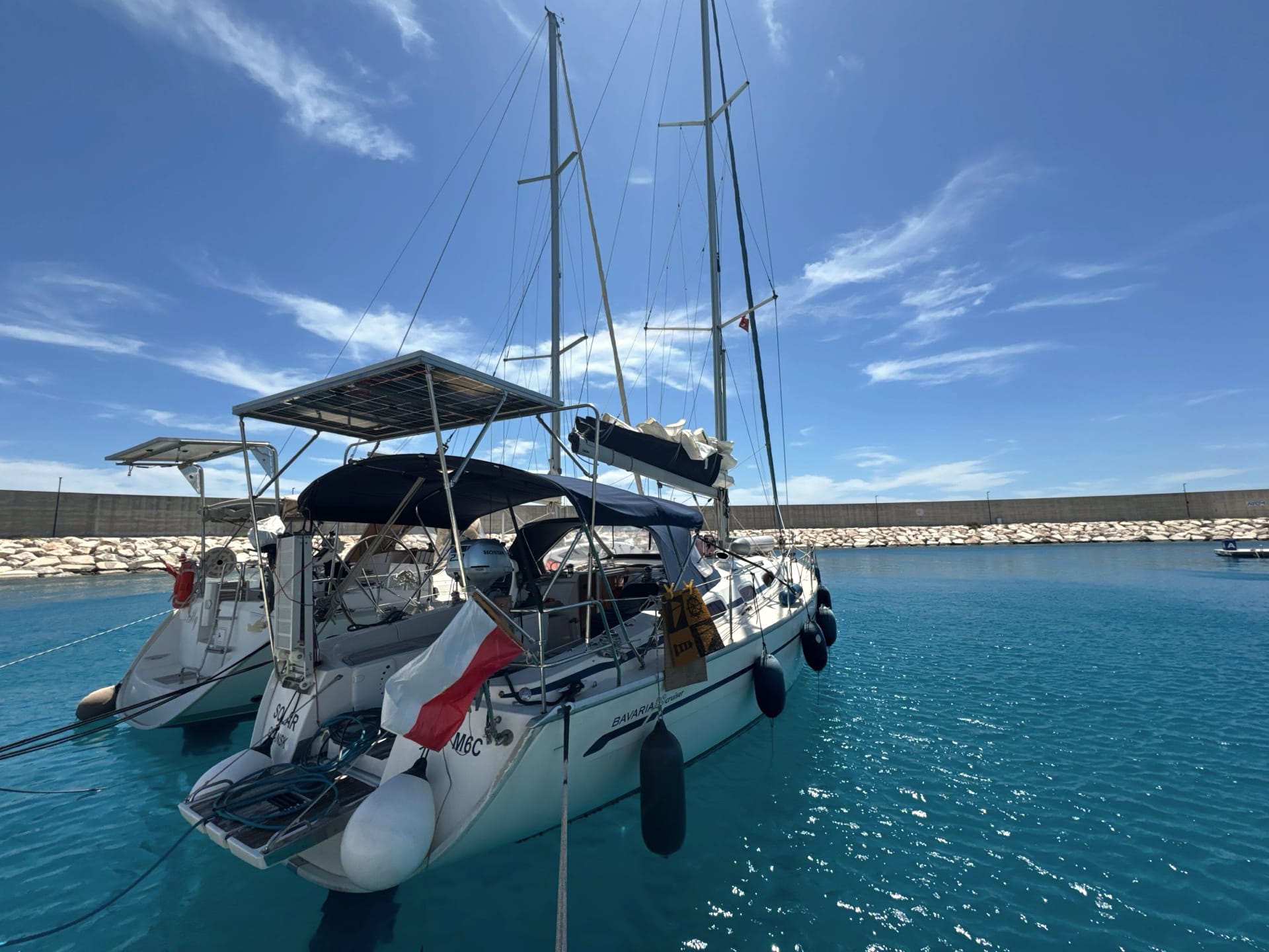 Яхта Bavaria Cruiser 38 в марине